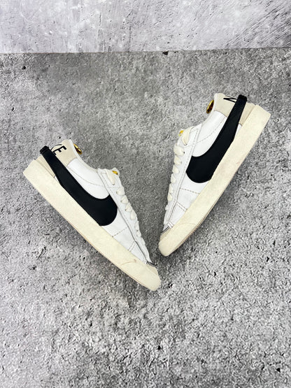 Nike Blazer Low '77 Jumbo DN2158-101 - buty sportowe, widok z góry na wewnętrzną stronę butów