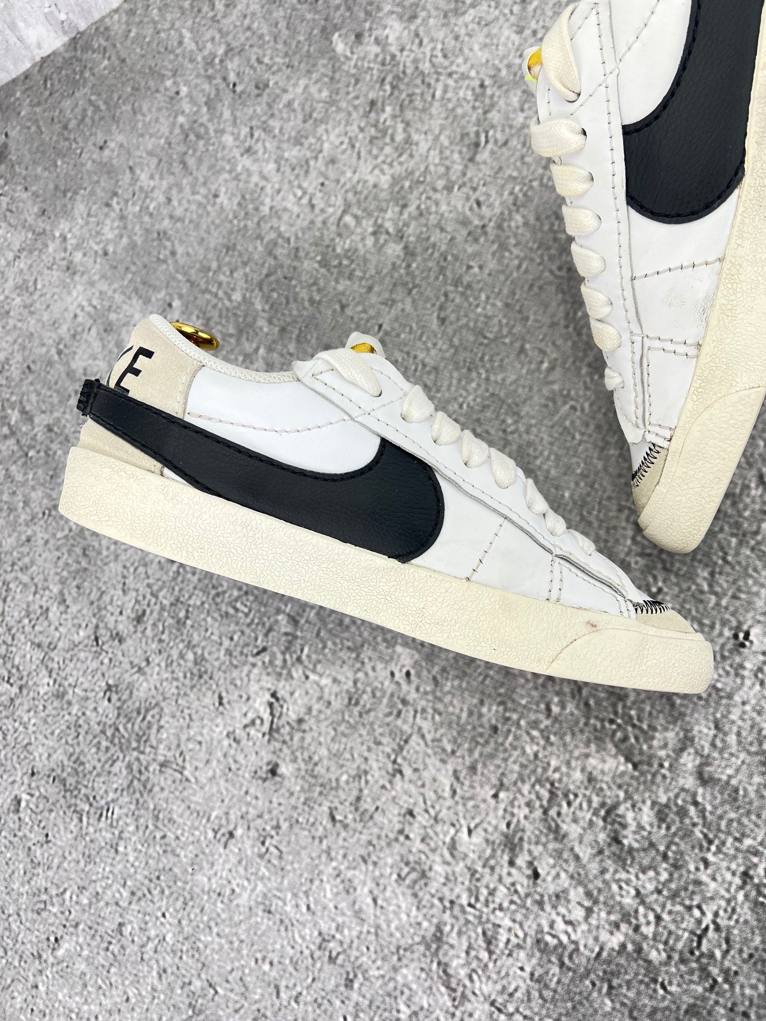 Nike Blazer Low '77 Jumbo DN2158-101 - buty sportowe, wewnętrzny panel lewego buta