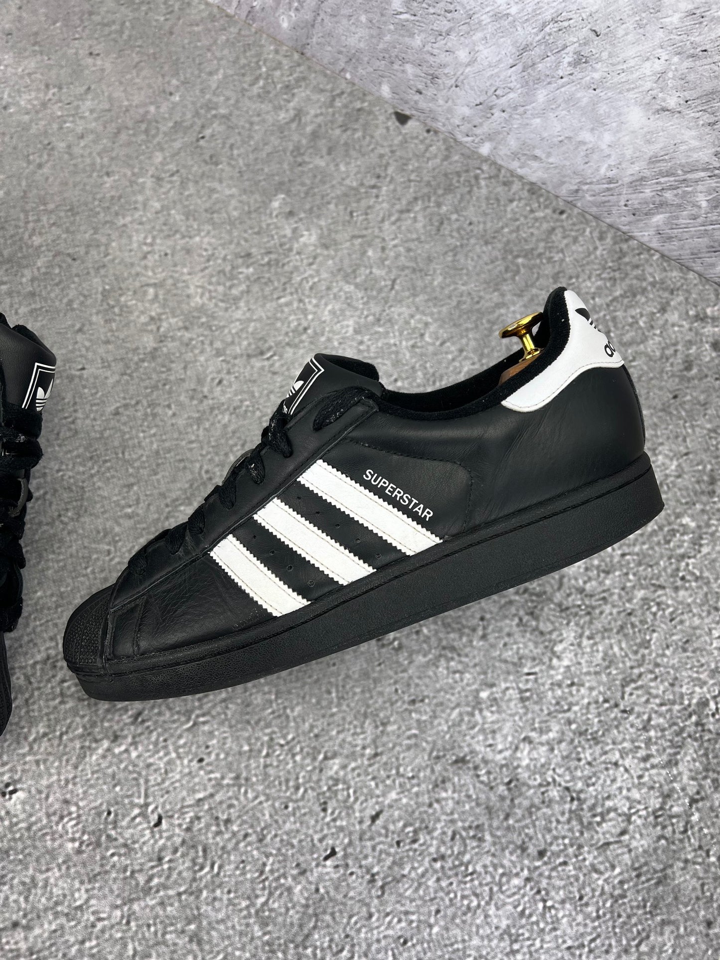 adidas Superstar II Black White - buty sportowe, zewnętrzny panel lewego buta