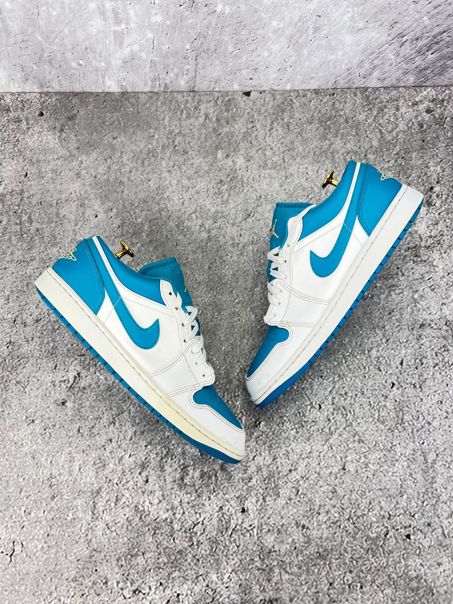 Jordan Air Jordan 1 Low Aquatone - buty sportowe, widok z góry na zewnętrzną stronę butów