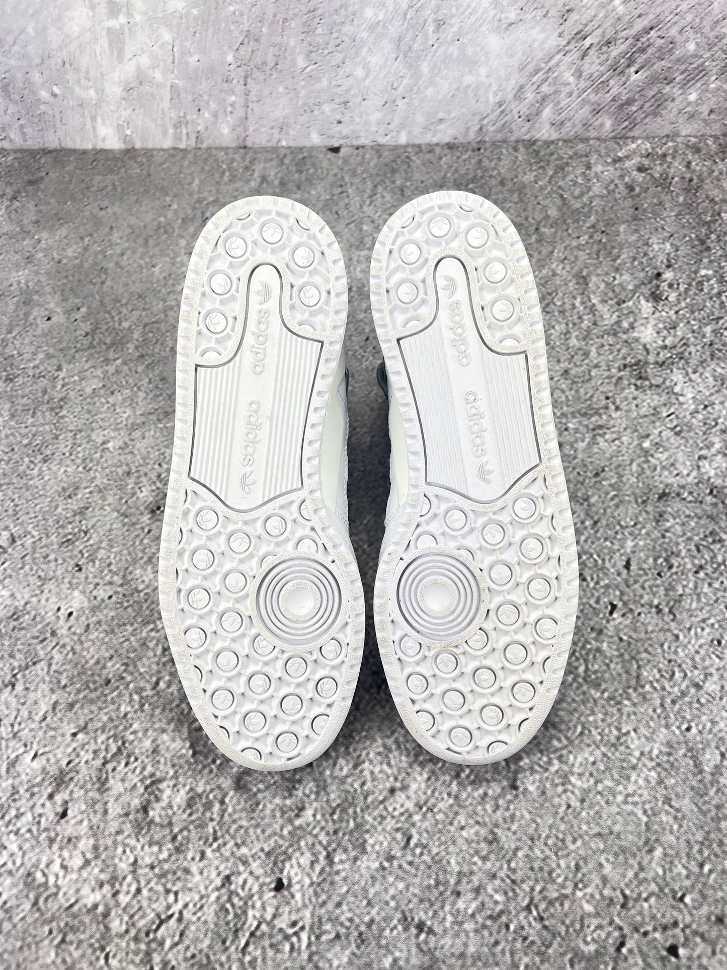 Adidas Forum Mid Triple White - buty sportowe, podeszwa