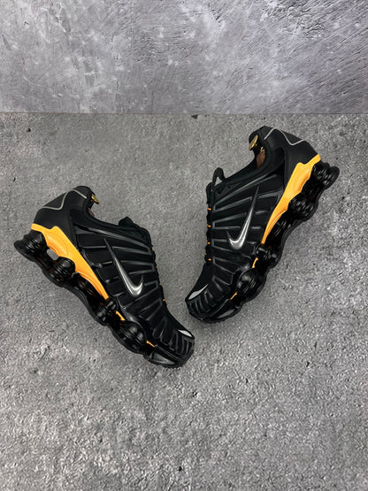 Nike Shox TL IF7119-001 - buty sportowe, widok z góry na wewnętrzną stronę butów