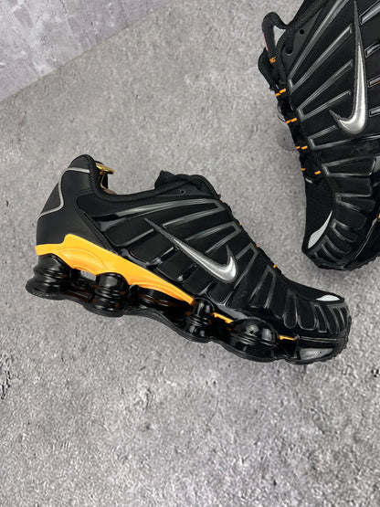 Nike Shox TL IF7119-001 - buty sportowe, wewnętrzny panel lewego buta
