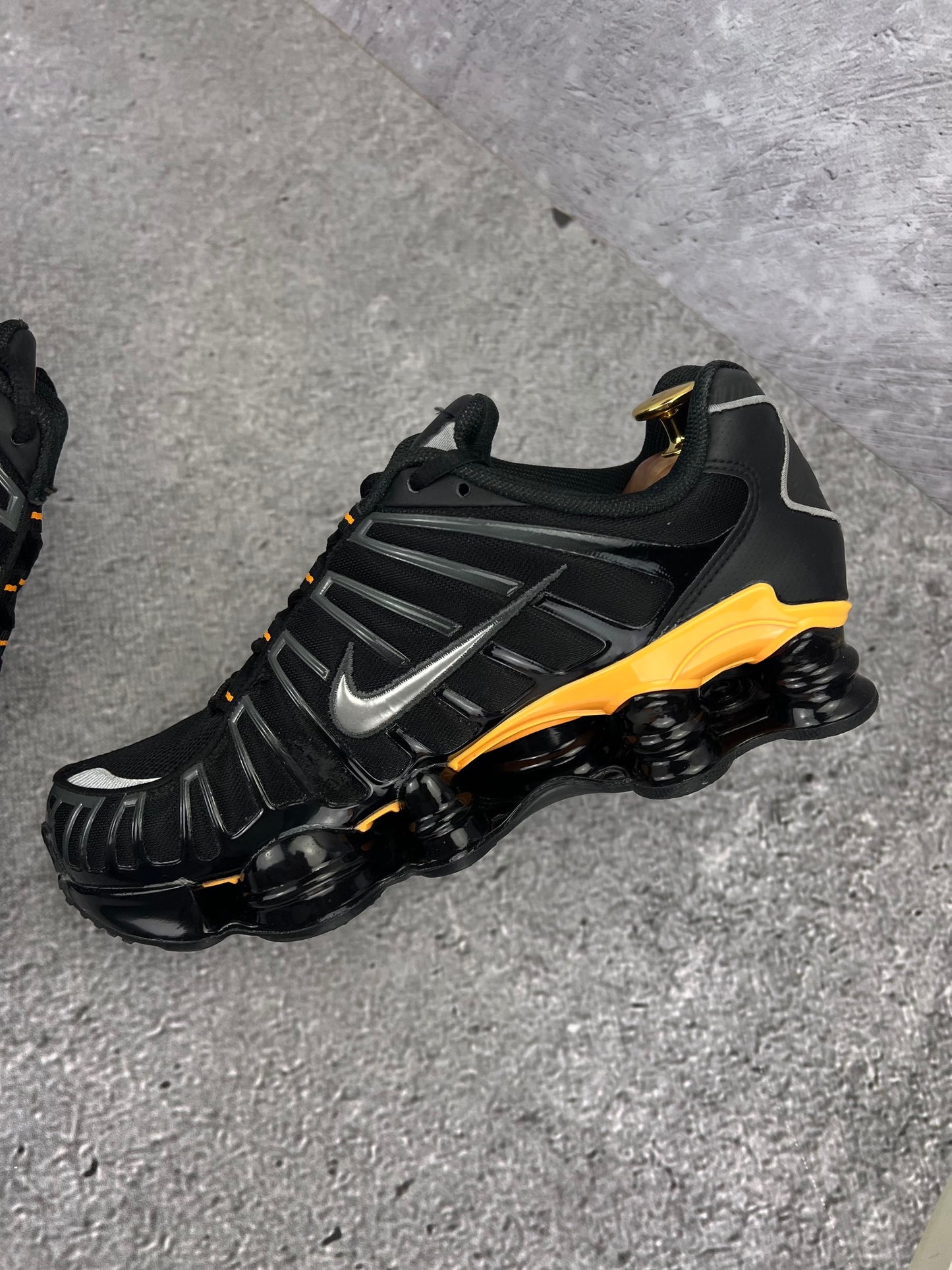 Nike Shox TL IF7119-001 - buty sportowe, wewnętrzny panel prawego buta