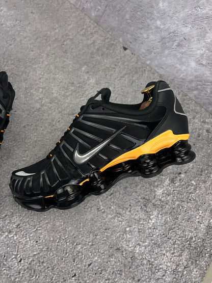 Nike Shox TL IF7119-001 - buty sportowe, wewnętrzny panel prawego buta