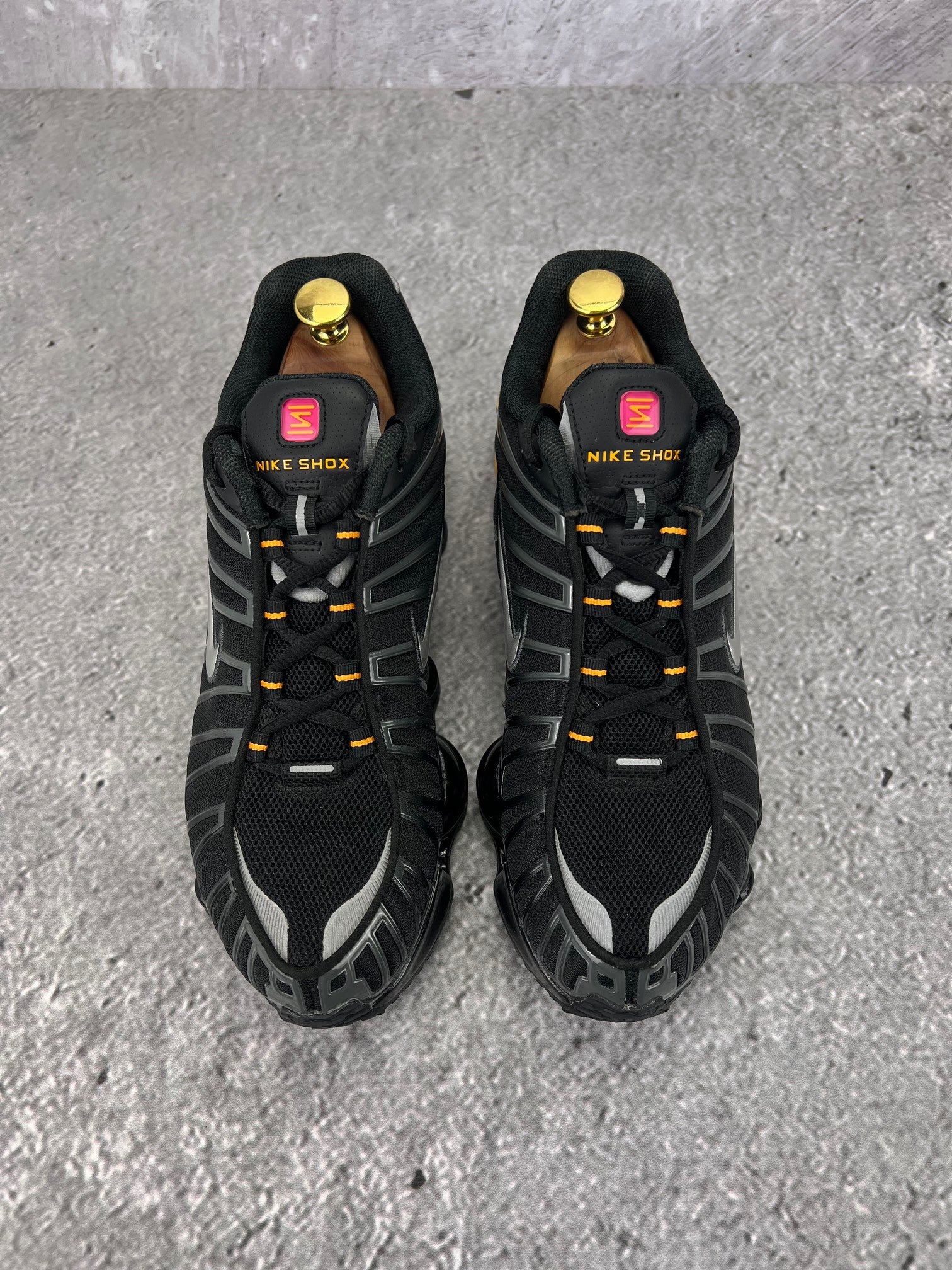 Nike Shox TL IF7119-001 - buty sportowe, widok z góry