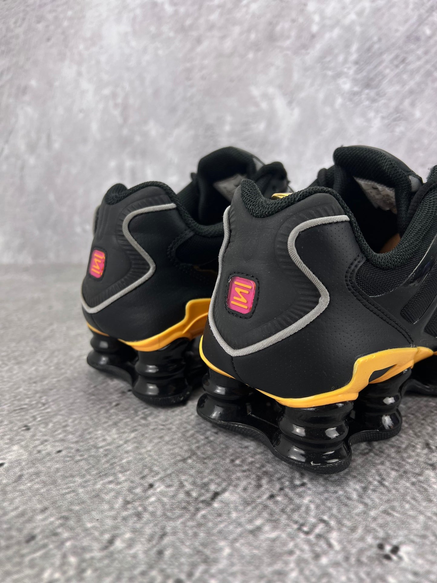 Nike Shox TL IF7119-001 - buty sportowe, widok z tyłu