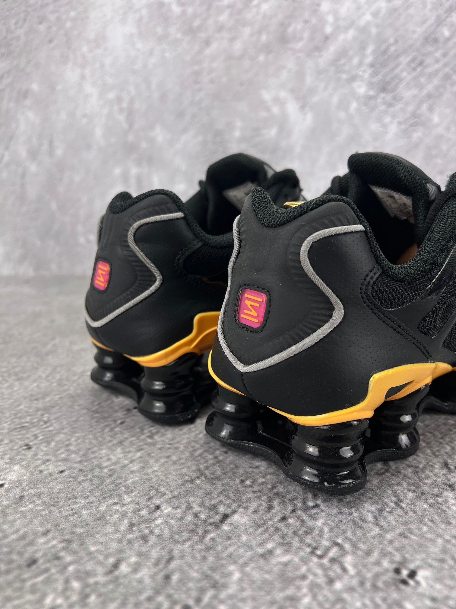 Nike Shox TL IF7119-001 - buty sportowe, widok z tyłu