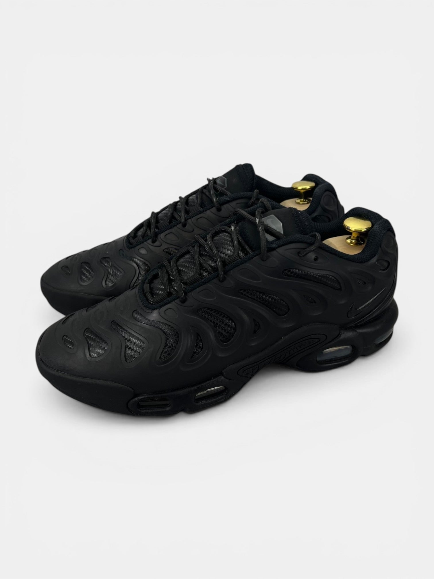 Nike Air Max Plus Drift Black Anthracite - buty sportowe, widok z boku
