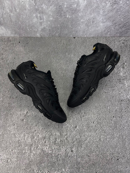 Nike Air Max Plus Drift Black Anthracite - buty sportowe, widok z góry na zewnętrzną stronę butów
