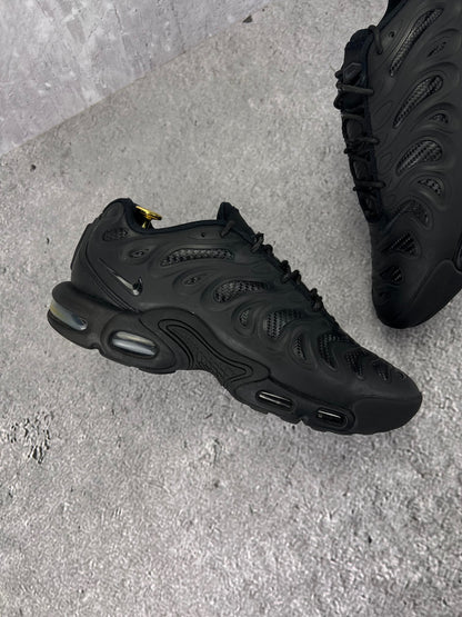 Nike Air Max Plus Drift Black Anthracite - buty sportowe, zewnętrzny panel prawego buta