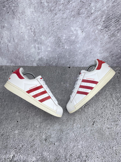 Adidas Superstar Valentine’s Day - buty sportowe, widok z góry na zewnętrzną stronę butów