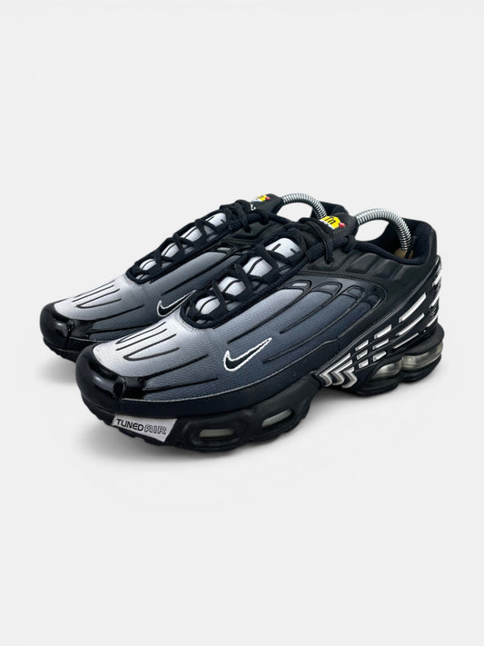 Nike Air Max Plus 3 Black White - buty sportowe, widok z boku