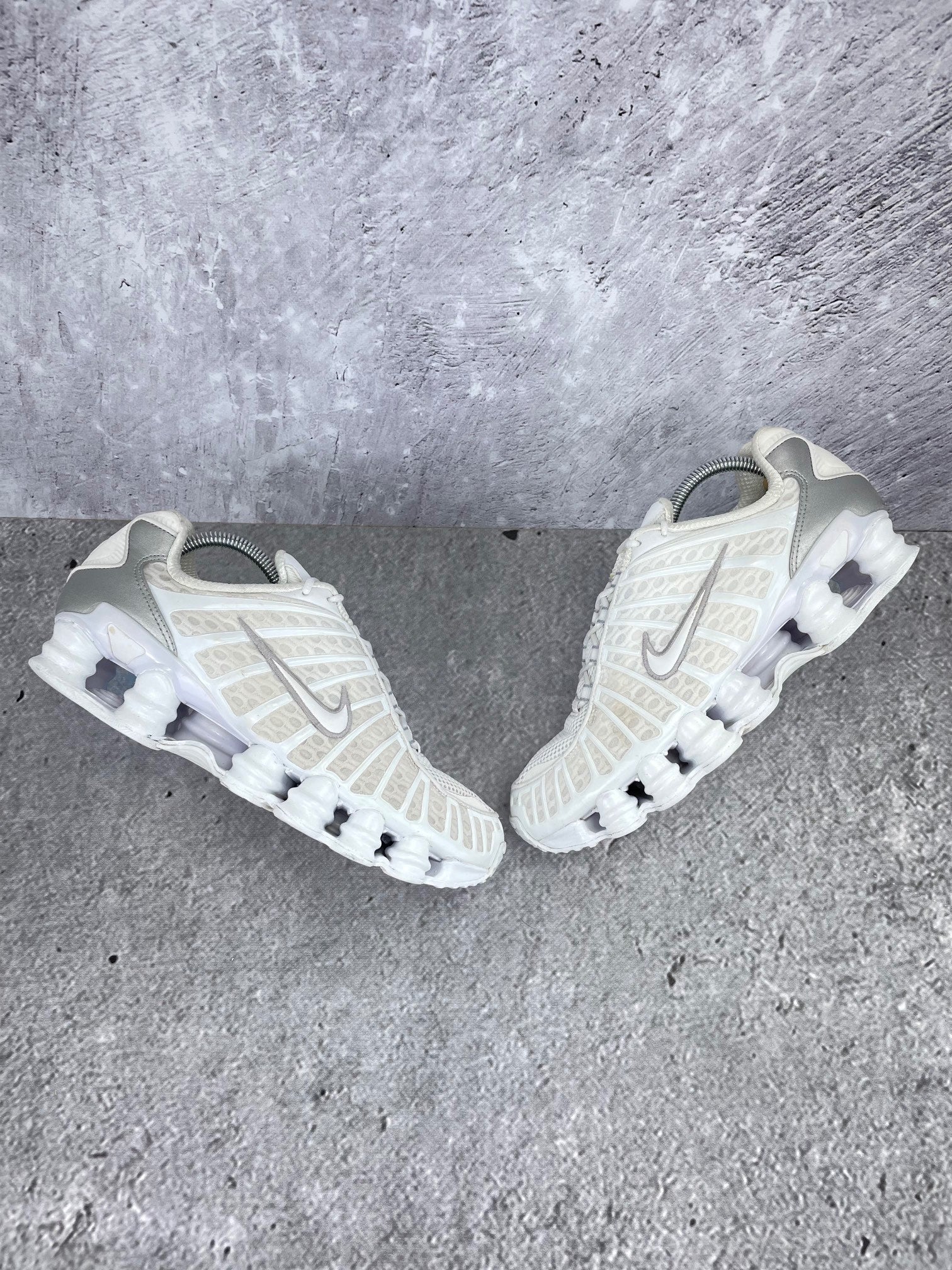Nike Shox TL White - buty sportowe, widok z góry na zewnętrzną stronę butów