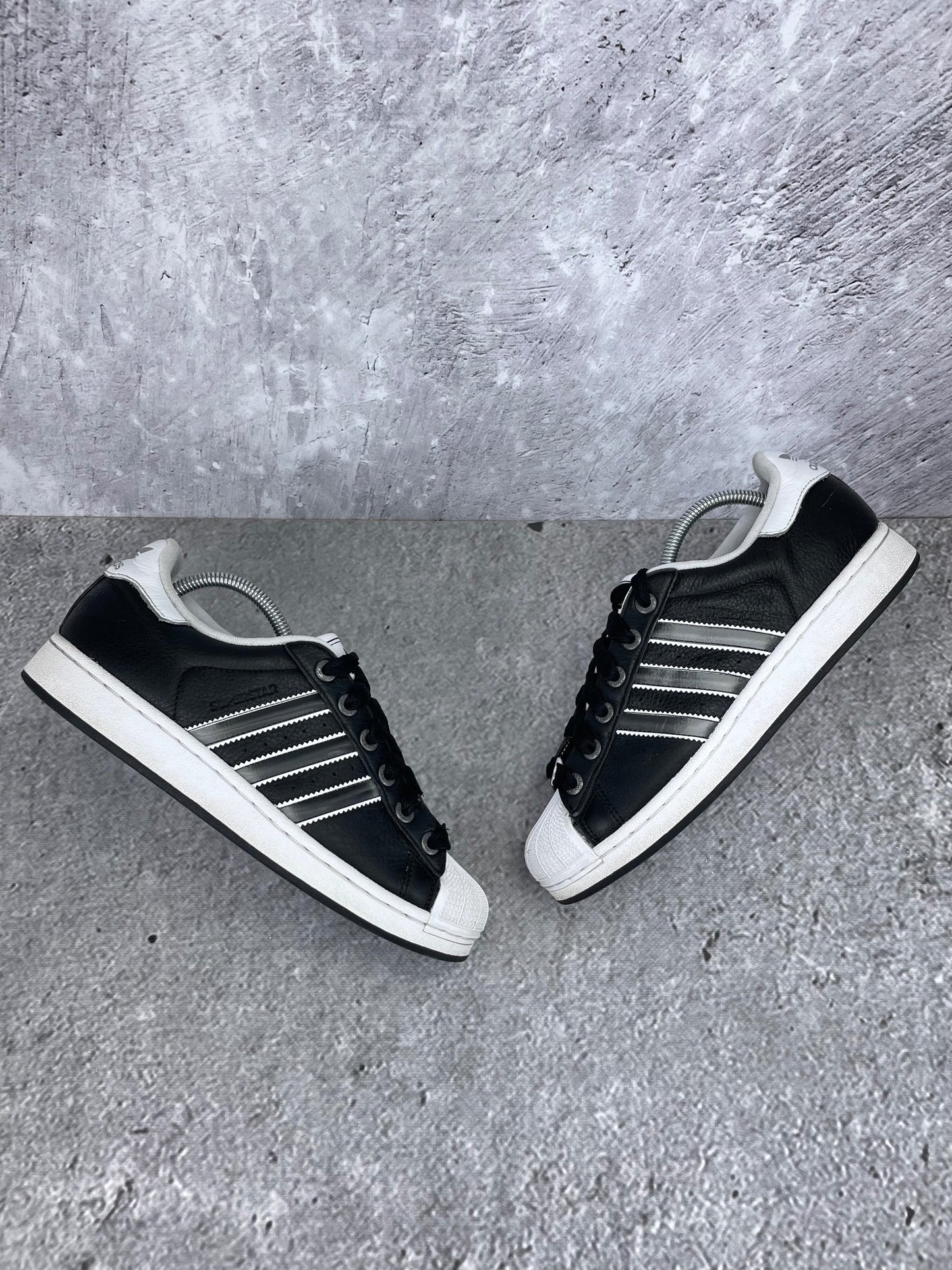 Adidas Superstar II None - buty sportowe, widok z góry na zewnętrzną stronę butów
