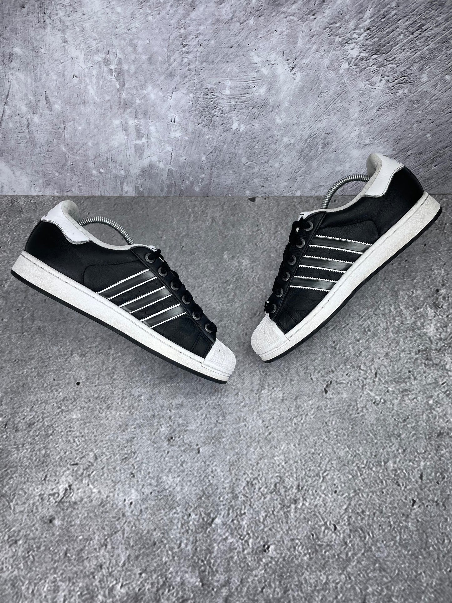 Adidas Superstar II None - buty sportowe, zewnętrzny panel prawego buta
