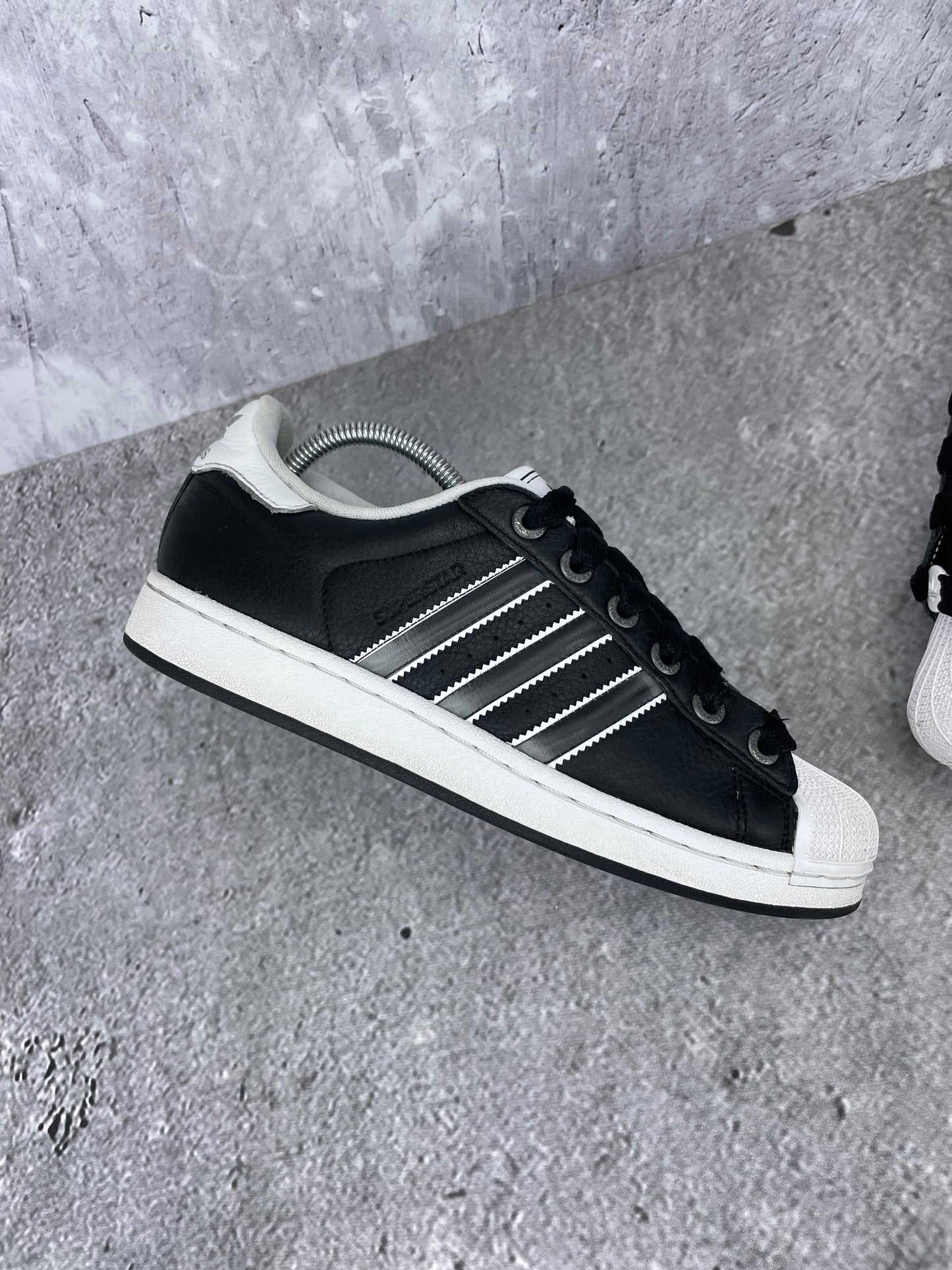 Adidas Superstar II None - buty sportowe, zewnętrzny panel lewego buta