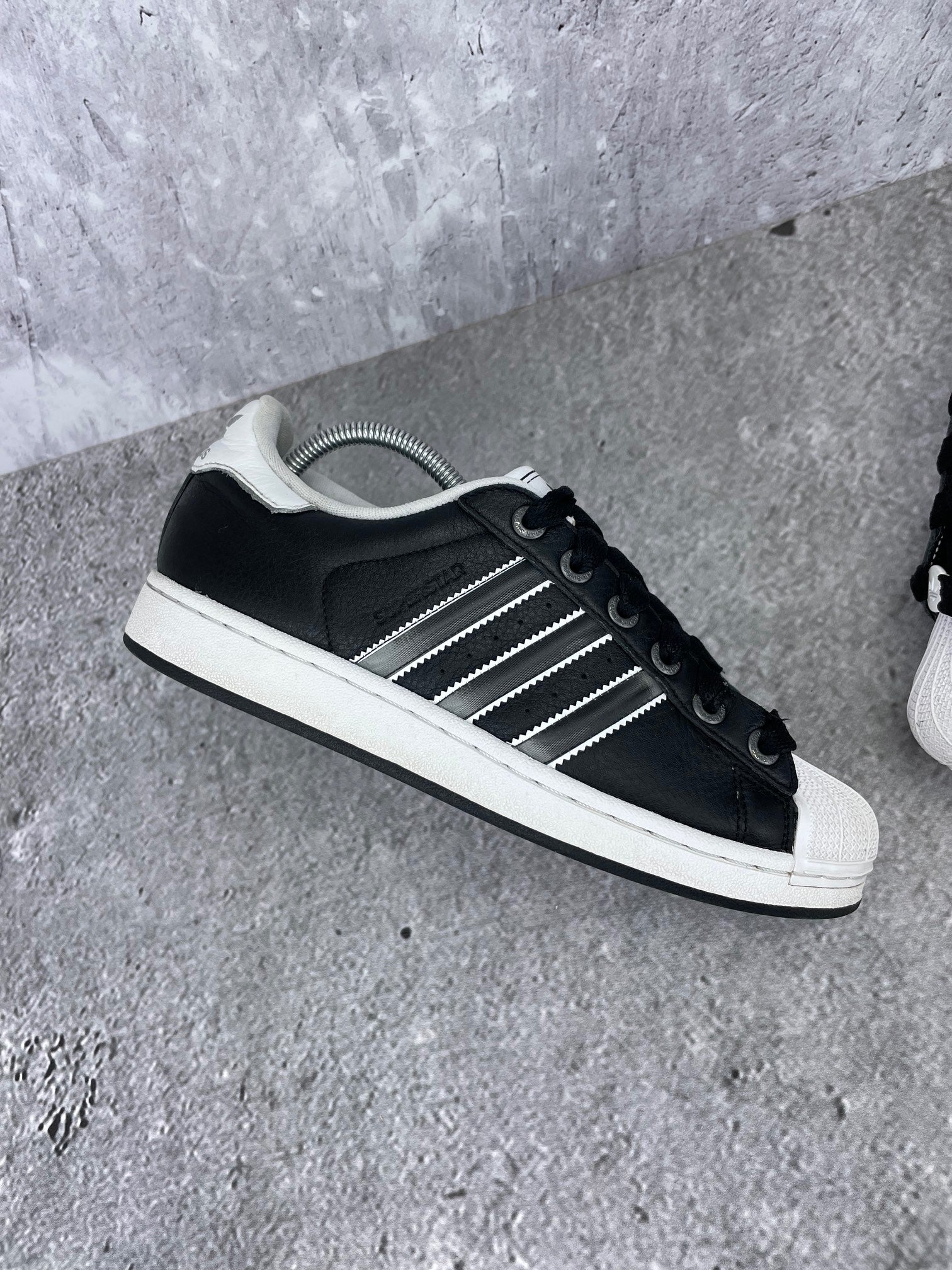 Adidas Superstar II None - buty sportowe, zewnętrzny panel lewego buta