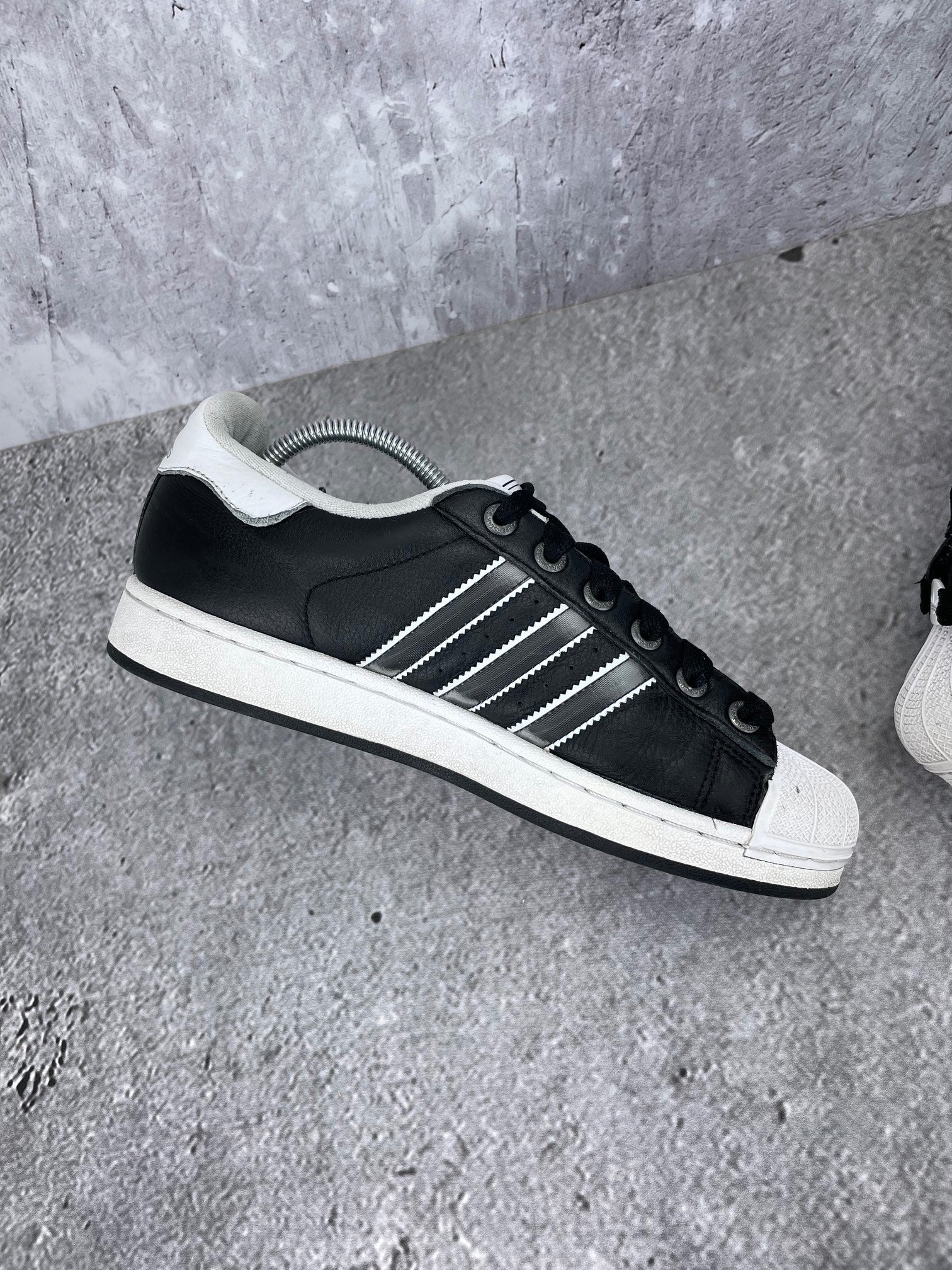 Adidas Superstar II None - buty sportowe, wewnętrzny panel lewego buta