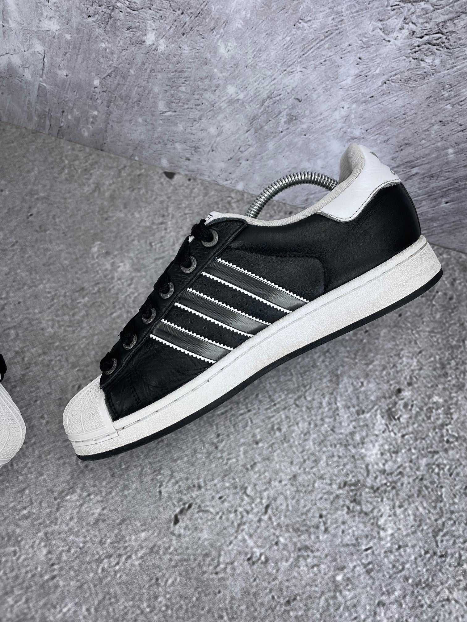 Adidas Superstar II None - buty sportowe, wewnętrzny panel prawego buta