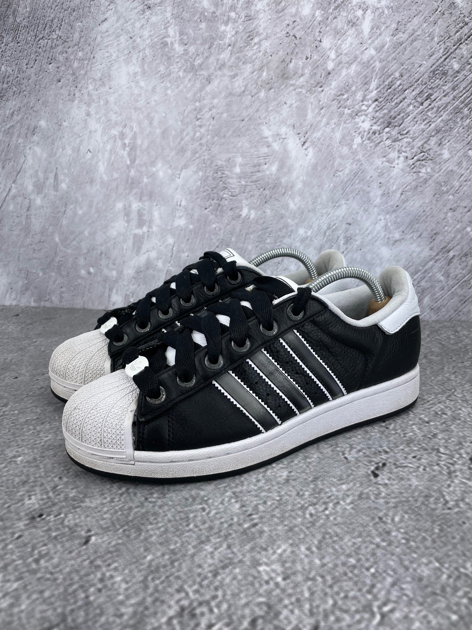 Adidas Superstar II None - buty sportowe, widok z boku na tle studyjnym