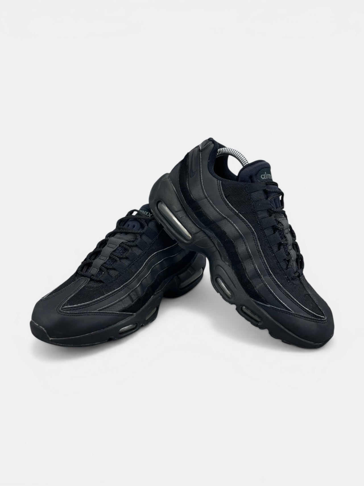 Nike Air Max 95 Essential Triple Black - buty sportowe, boczny profil