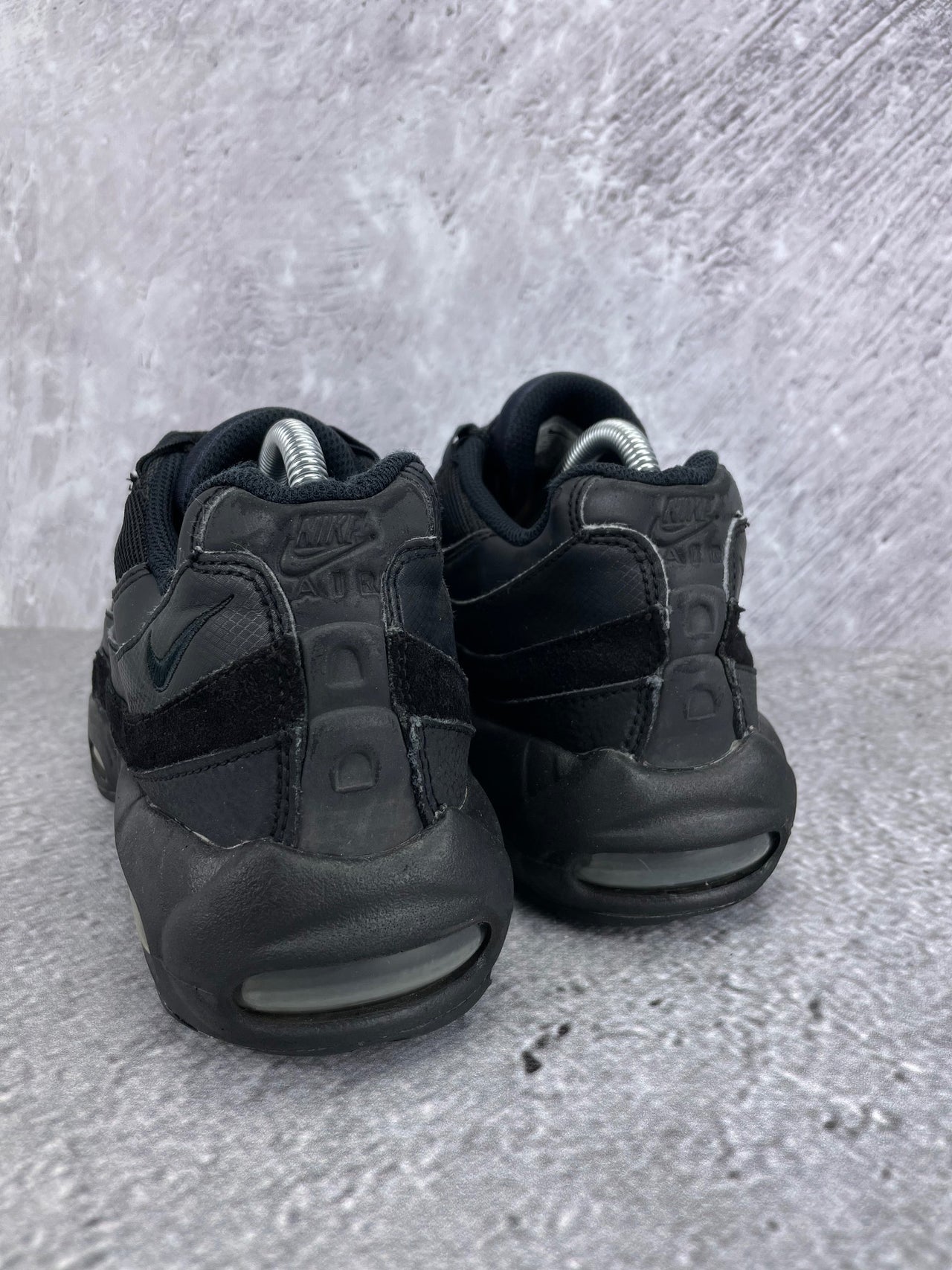 Nike Air Max 95 Essential Triple Black - buty sportowe, widok z tyłu
