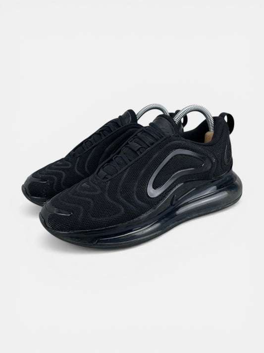 Nike Air Max 720 Triple Black - buty sportowe, widok z boku