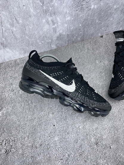 Nike Air VaporMax 2023 Flyknit Oreo - buty sportowe, widok z góry na zewnętrzną stronę butów