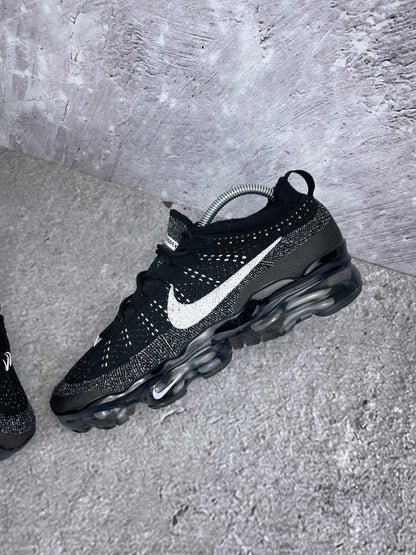 Nike Air VaporMax 2023 Flyknit Oreo - buty sportowe, zewnętrzny panel prawego buta
