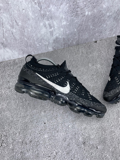 Nike Air VaporMax 2023 Flyknit Oreo - buty sportowe, widok z góry na wewnętrzną stronę butów