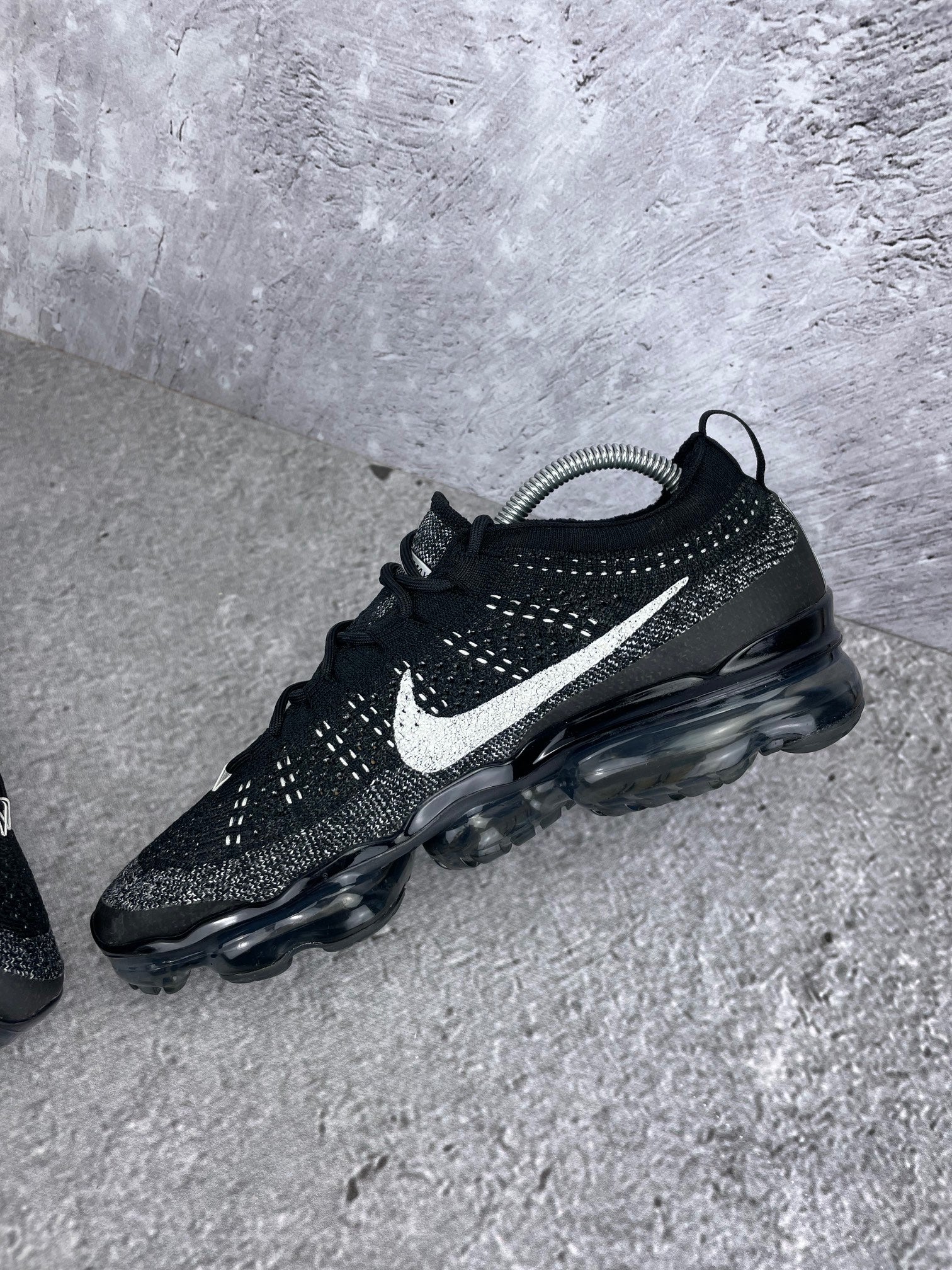 Nike Air VaporMax 2023 Flyknit Oreo - buty sportowe, wewnętrzny panel lewego buta