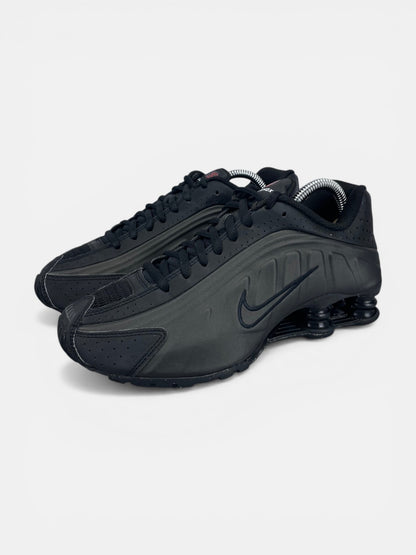 Nike Shox R4 None - buty sportowe, widok z boku