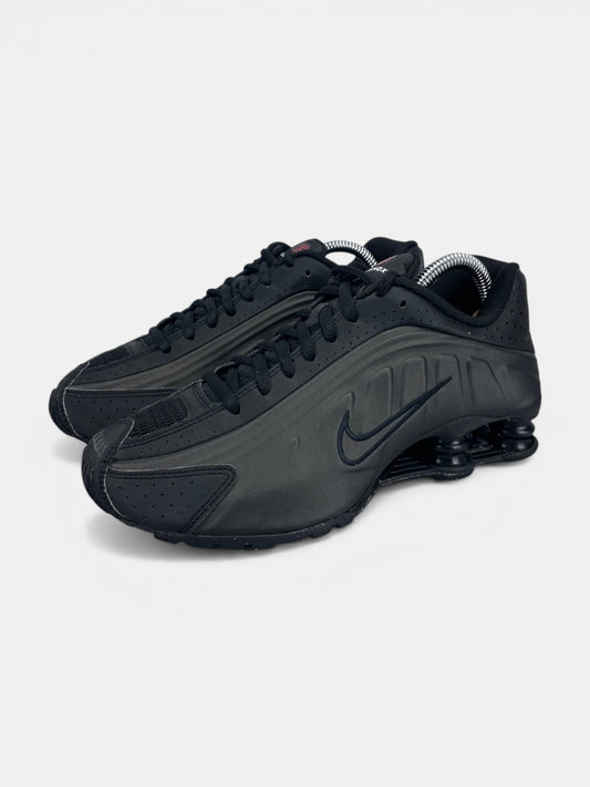 Nike Shox R4 None - buty sportowe, widok z boku