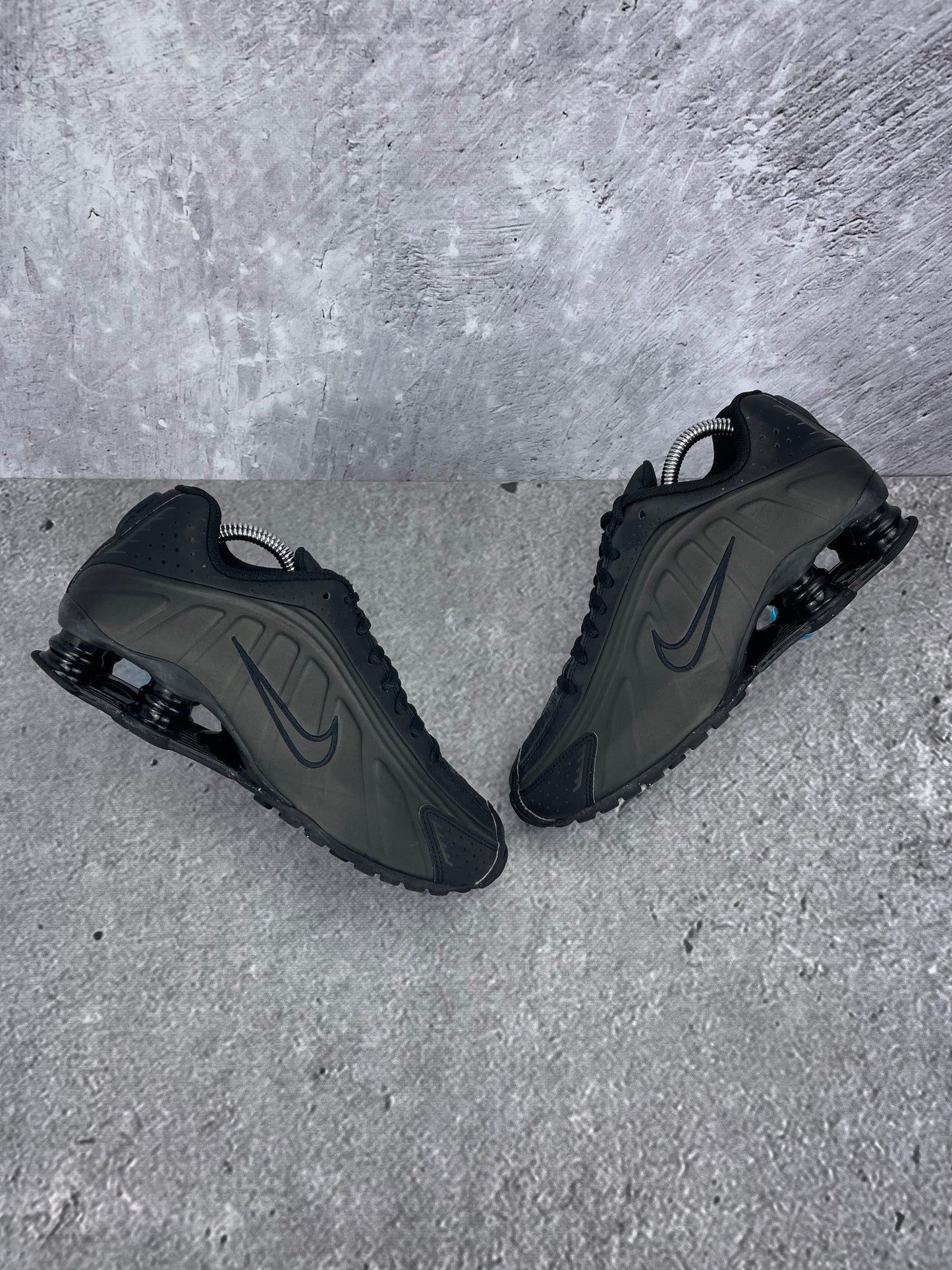 Nike Shox R4 None - buty sportowe, widok z góry na zewnętrzną stronę butów