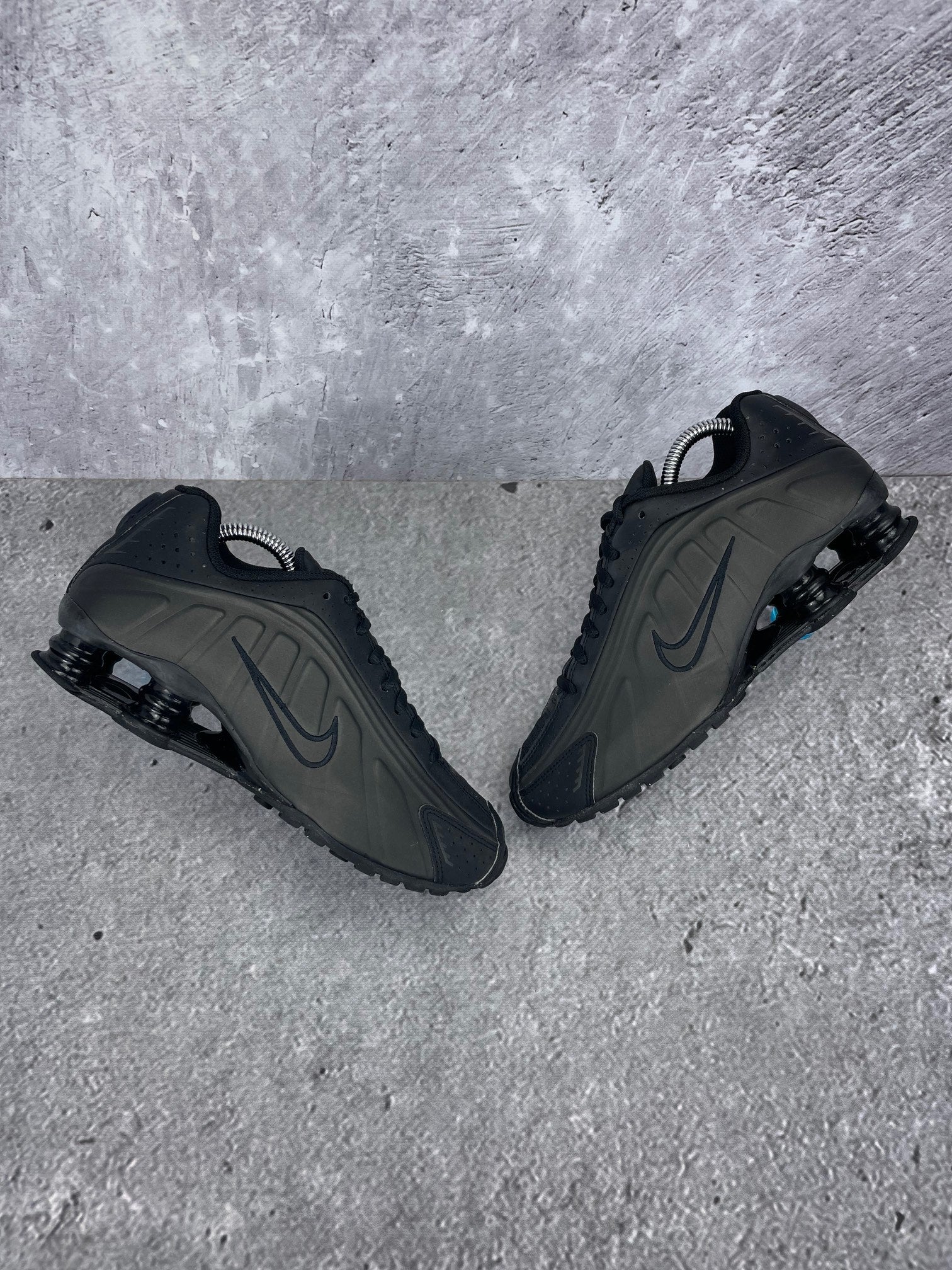 Nike Shox R4 None - buty sportowe, widok z góry na zewnętrzną stronę butów