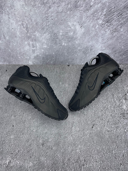 Nike Shox R4 None - buty sportowe, widok z góry na zewnętrzną stronę butów
