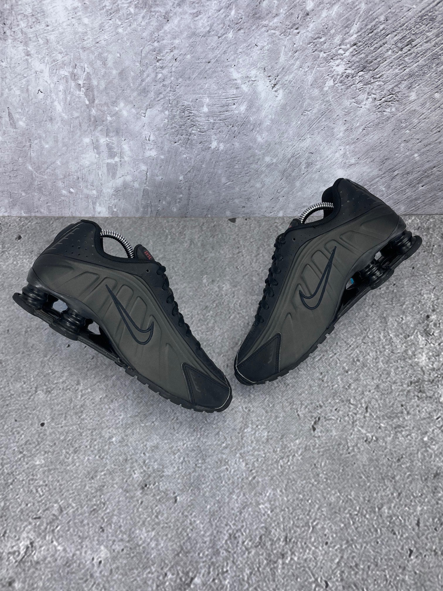 Nike Shox R4 None - buty sportowe, zewnętrzny panel prawego buta