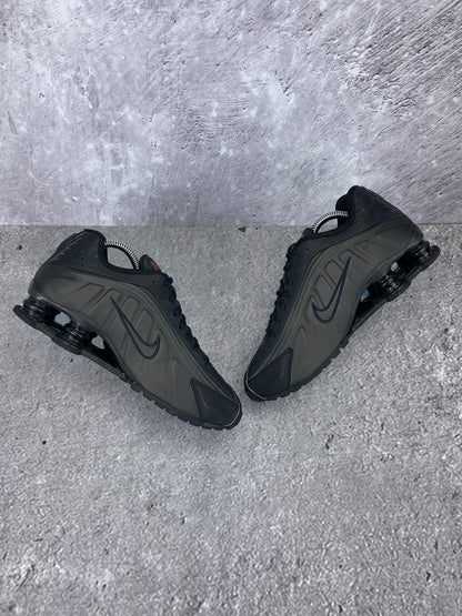 Nike Shox R4 None - buty sportowe, zewnętrzny panel prawego buta