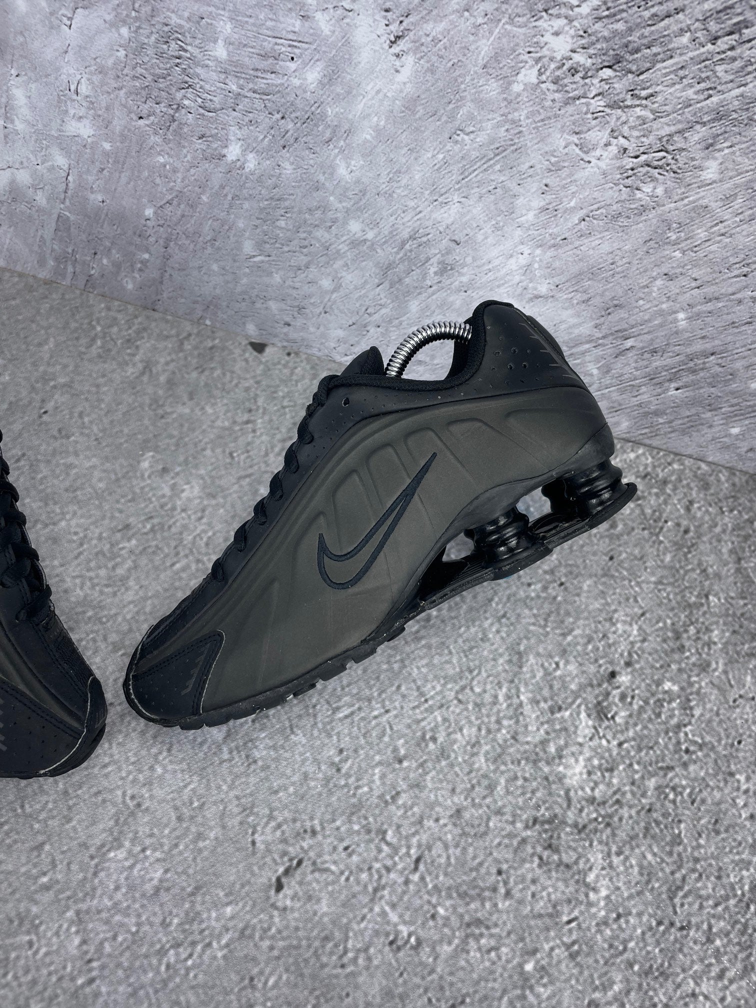 Nike Shox R4 None - buty sportowe, widok z góry na wewnętrzną stronę butów
