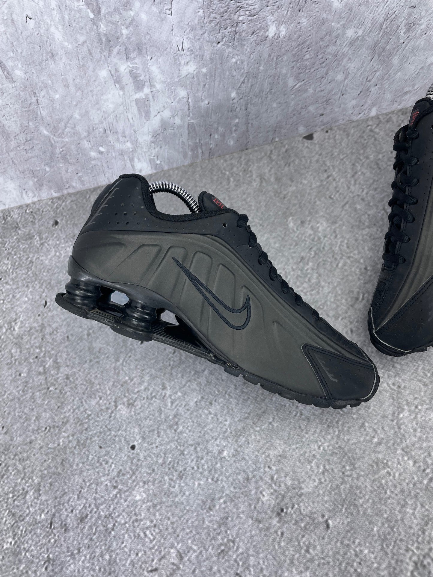 Nike Shox R4 None - buty sportowe, wewnętrzny panel lewego buta