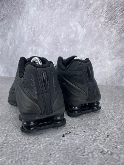 Nike Shox R4 None - buty sportowe, widok z tyłu