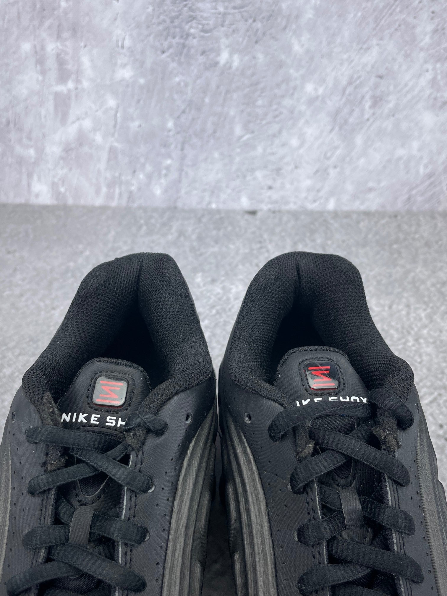 Nike Shox R4 None - buty sportowe, zapiętki butów