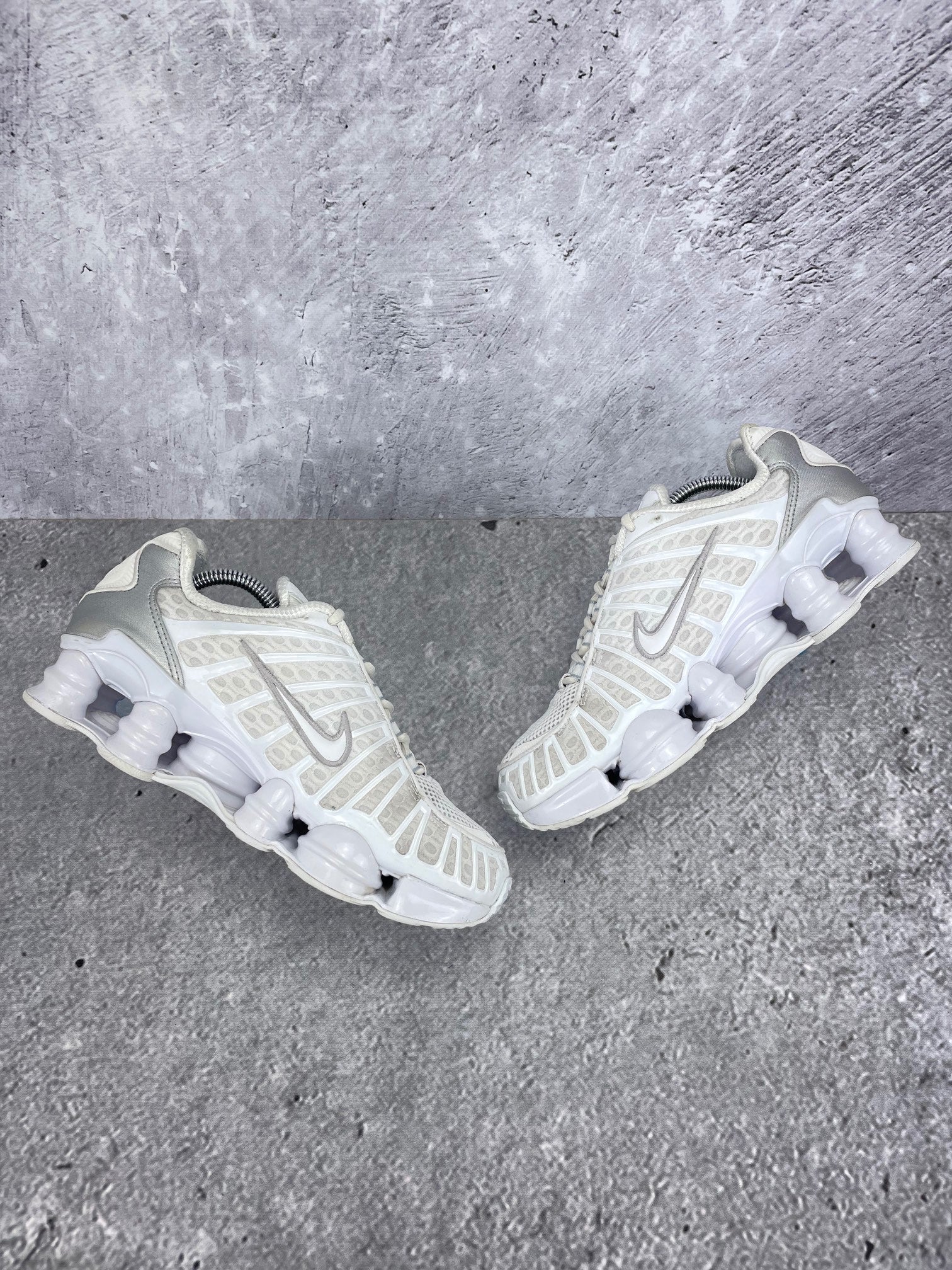 Nike Shox TL AR3566-100 - buty sportowe, boczny profil