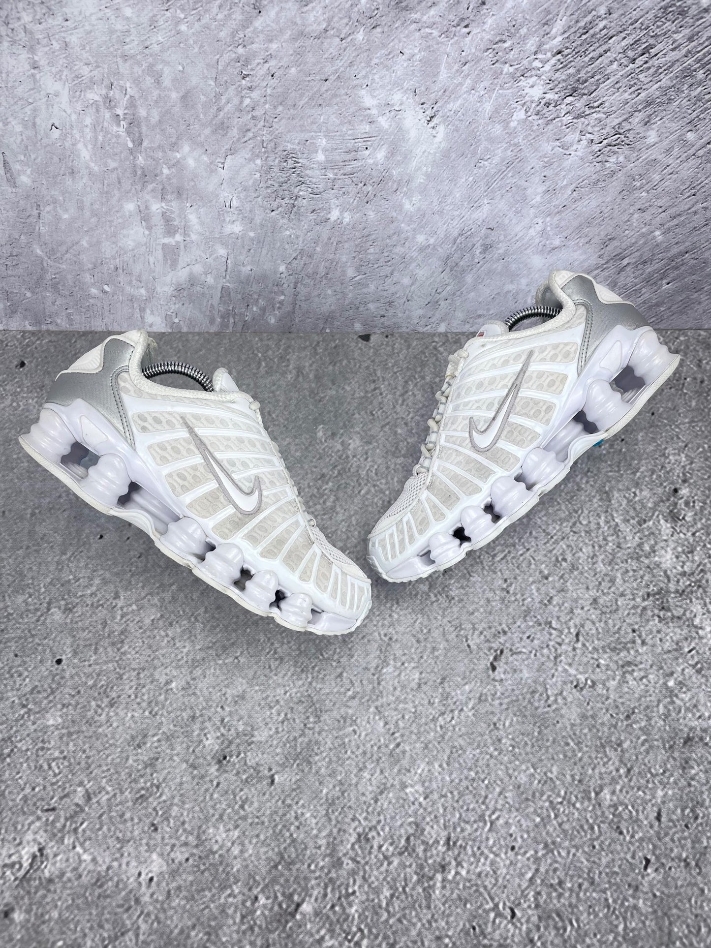 Nike Shox TL AR3566-100 - buty sportowe, widok z góry na zewnętrzną stronę butów
