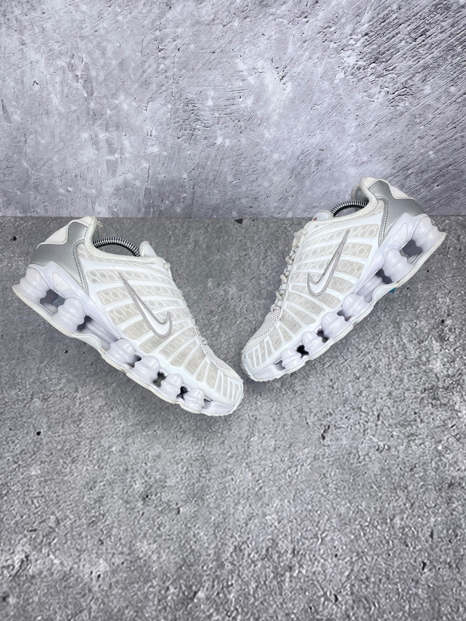Nike Shox TL AR3566-100 - buty sportowe, widok z góry na zewnętrzną stronę butów