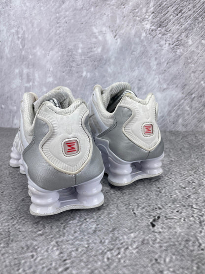 Nike Shox TL AR3566-100 - buty sportowe, zewnętrzny panel prawego buta