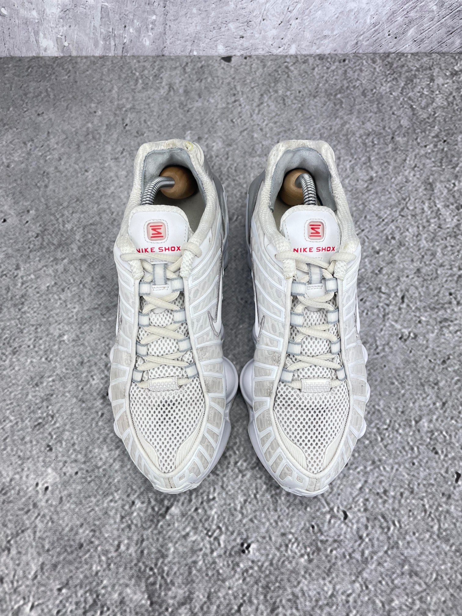 Nike Shox TL AR3566-100 - buty sportowe, zewnętrzny panel lewego buta