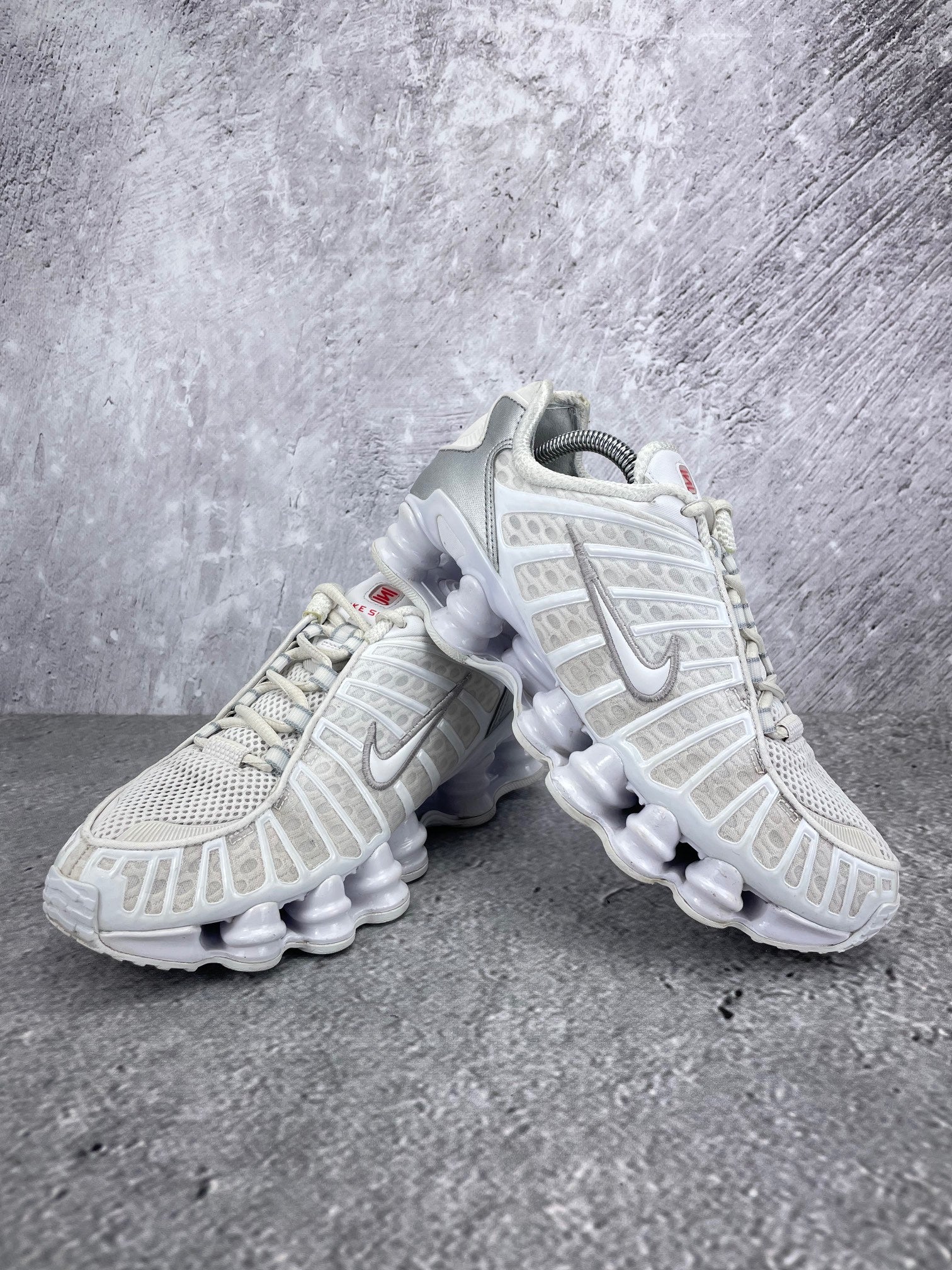 Nike Shox TL AR3566-100 - buty sportowe, zapiętki butów