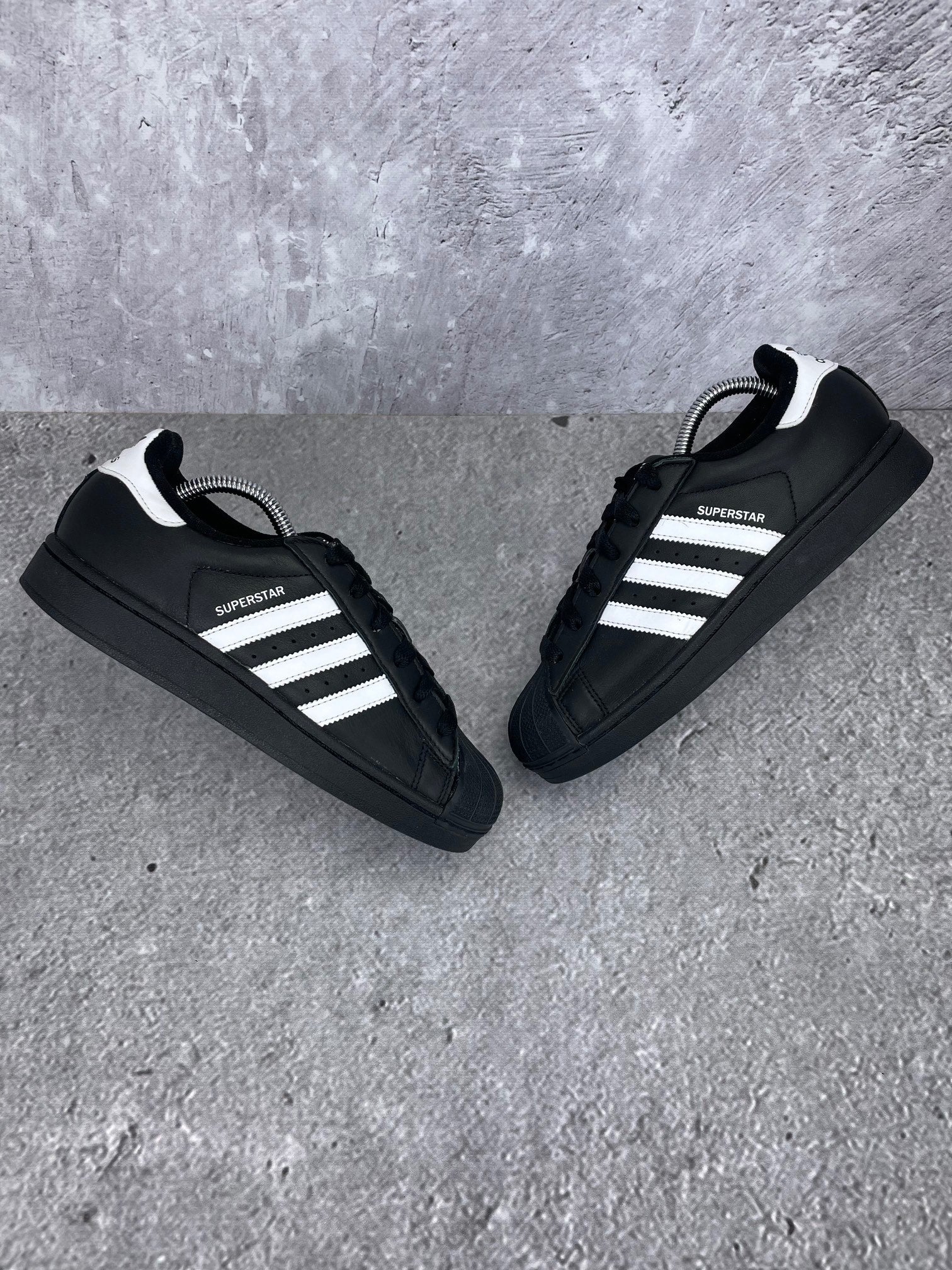 adidas Superstar II Black White - buty sportowe, widok z góry na zewnętrzną stronę butów
